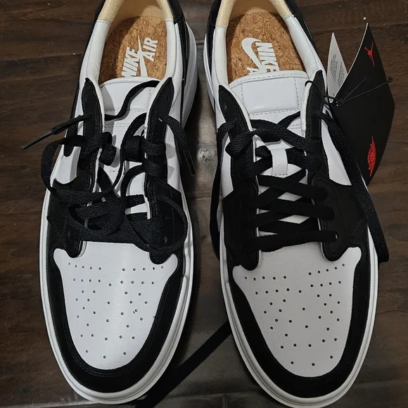 Stylish Black and White Men's Sneakers - Picture 4 of 4